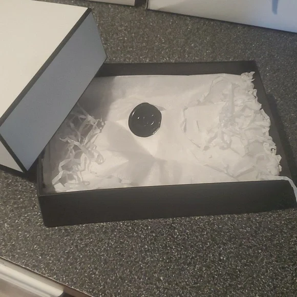 Chanel White Gift Boxes - Picture 4 of 14